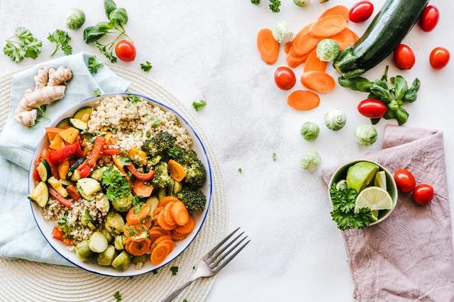 vegetable salad on plate